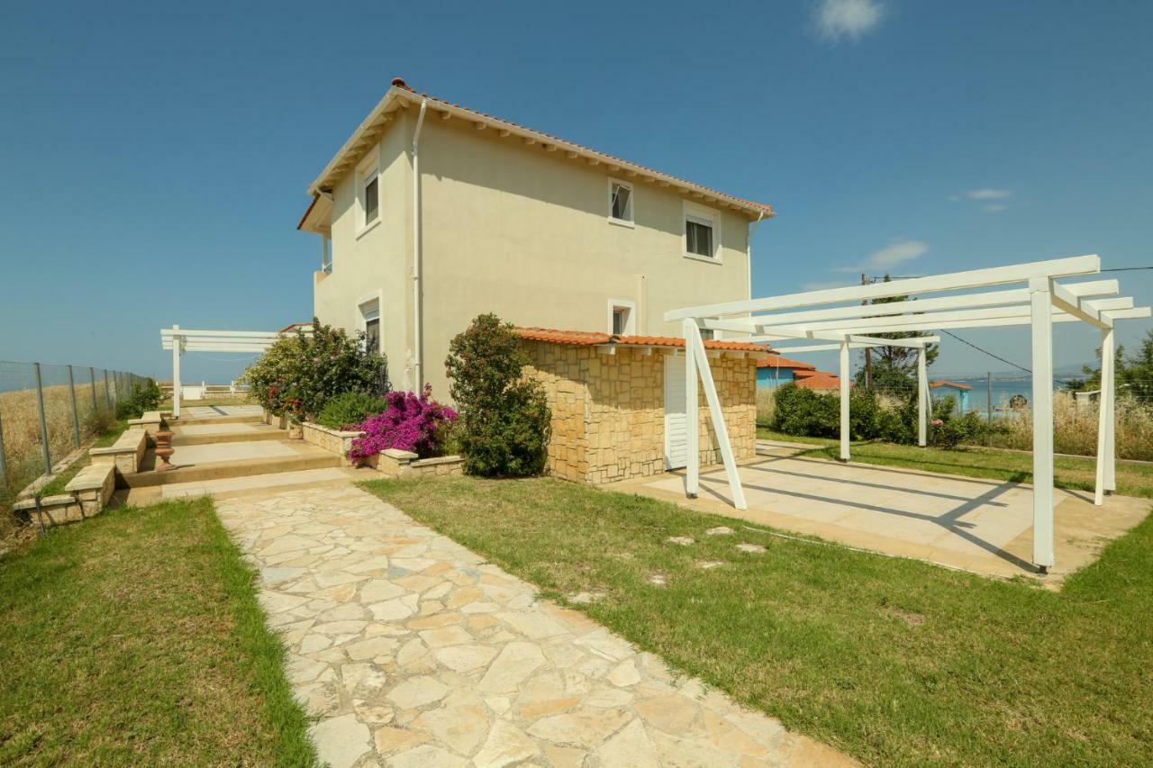 Magnificent Seascape Villa On A Secluded Beach Неа-Муданья Экстерьер фото
